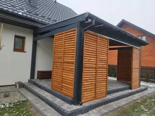 Vyrábame žalúzie podľa individuálnych rozmerov zadaných zákazníkom, z borovicového a smrekovca.